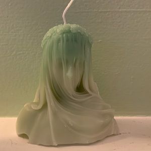 Veined woman candle